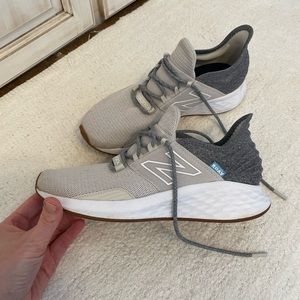 New Balance sneakers. Sz 9